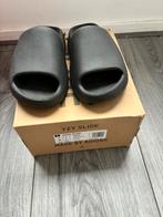 Yeezy slide, Gedragen, Slippers, Ophalen of Verzenden, Zwart