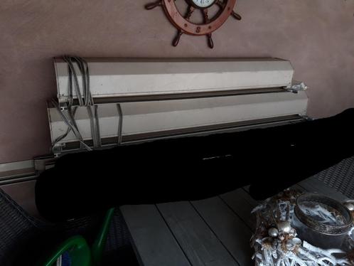 2 stuks rolluik. Kleur crème.  Zie omschrijving, Doe-het-zelf en Verbouw, Rolluiken, Zo goed als nieuw, Ophalen