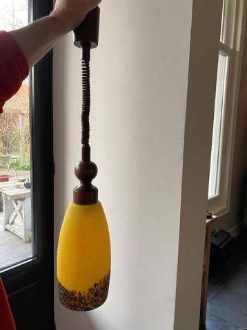 Hanglampen geel matglas 2 stuks jaren 70