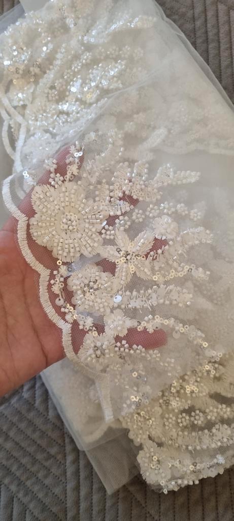 Spaanse sluier Nieuw, Kleding | Dames, Trouwkleding en Trouwaccessoires, Nieuw, Accessoires, Overige kleuren, Ophalen of Verzenden