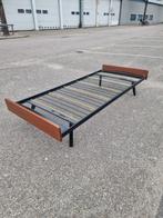 Vintage bed daybed ijzer en teak hoofdbord, Huis en Inrichting, Slaapkamer | Bedden, Ophalen, Eenpersoons, ,, Zo goed als nieuw