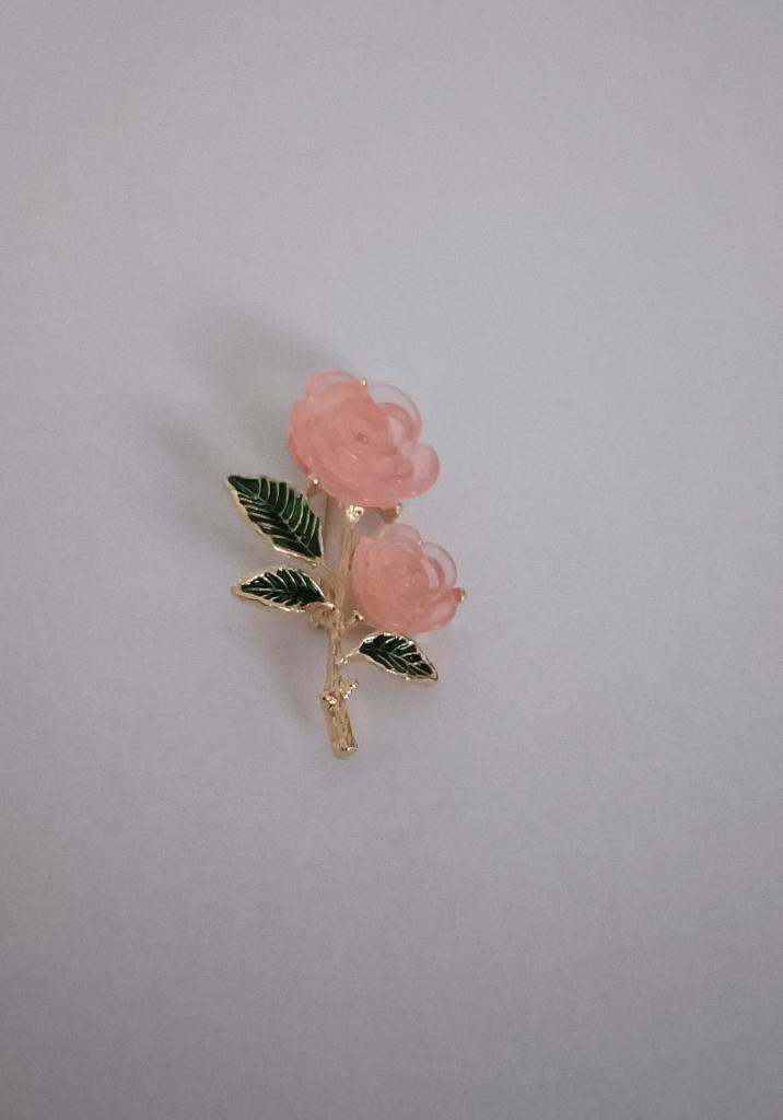 Roos broche, Sieraden, Tassen en Uiterlijk, Broches, Nieuw, Overige materialen, Overige kleuren, 4 tot 7 cm, Ophalen of Verzenden