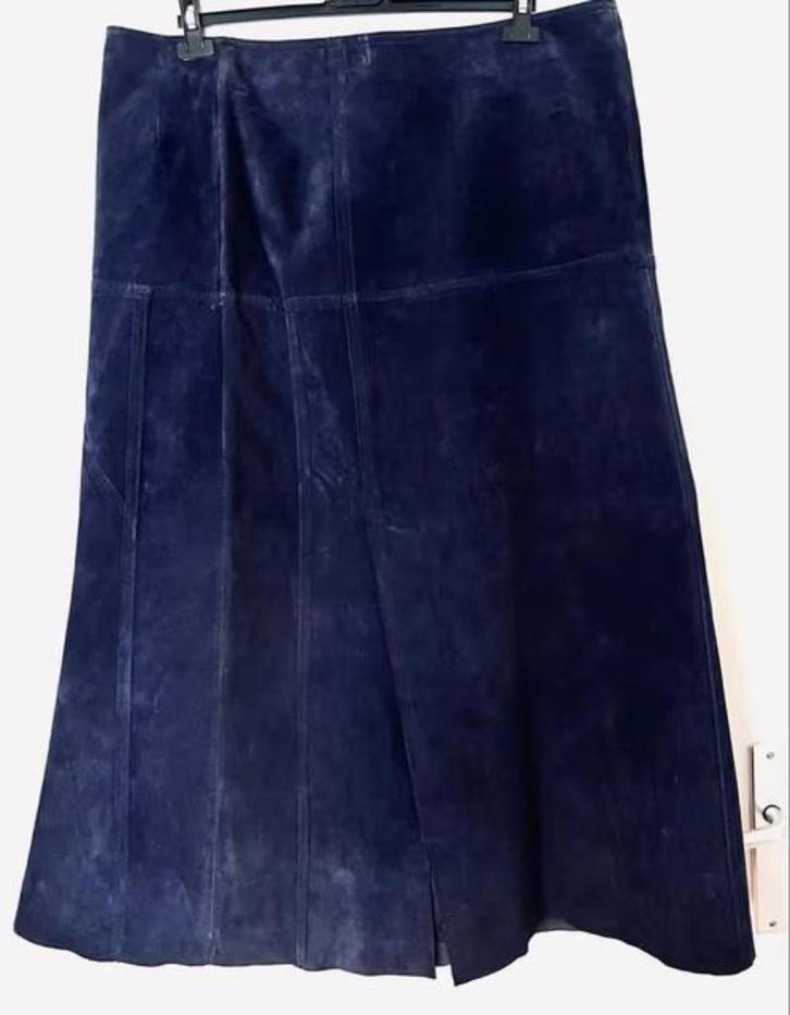 Yoek lange suède rok maat 48/50[dmv], Kleding | Dames, Rokken, Zo goed als nieuw, Maat 46/48 (XL) of groter, Paars, Onder de knie