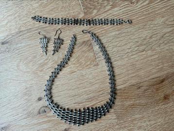 Handgemaakt set van ketting, armband en oorbellen. Zilver ? beschikbaar voor biedingen