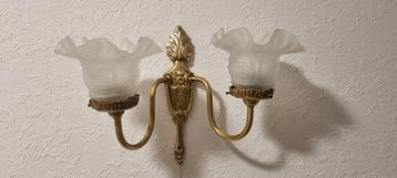 Antieke wandlamp beschikbaar voor biedingen