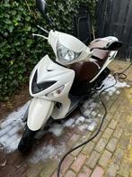 Suzuki Sixteen 150cc, Motoren, Scooter, Sportuitlaat, Particulier, 11 kW of minder