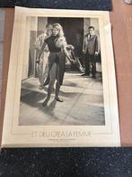 originele Franse filmfoto/poster van créa la femme” (1956), Verzenden, Zo goed als nieuw, A1 t/m A3, Film en Tv