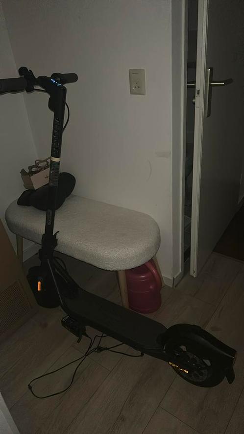 Elektrische step met oplader 🛴, Fietsen en Brommers, Steps, Zo goed als nieuw, Elektrische step (E-scooter), Ophalen