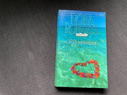 🩷 Bloemeneiland - Nora Roberts, Boeken, Romans, Gelezen, Nederland, Ophalen of Verzenden