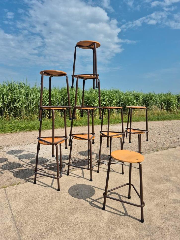 Vintage tripod schoolkrukjes industrieel kruk 56 cm, Huis en Inrichting, Krukjes, Gebruikt, IJzer, Ophalen