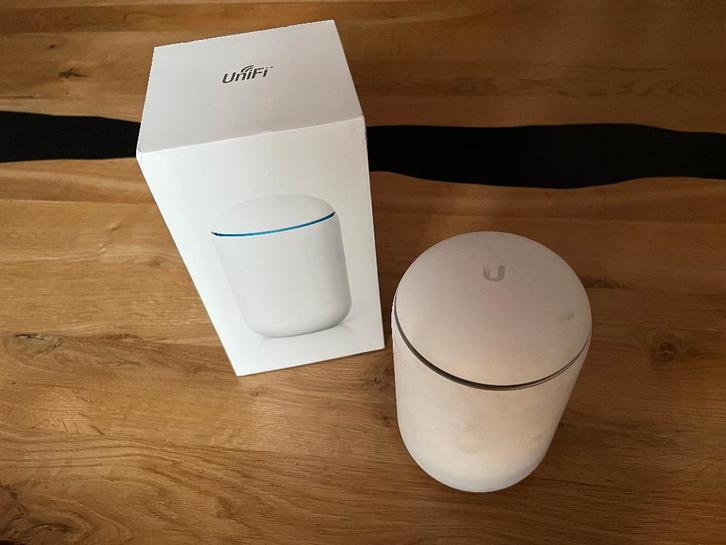 Ubiquiti Unifi Dream Machine UDM, Computers en Software, Routers en Modems, Zo goed als nieuw, Router met modem, Ophalen