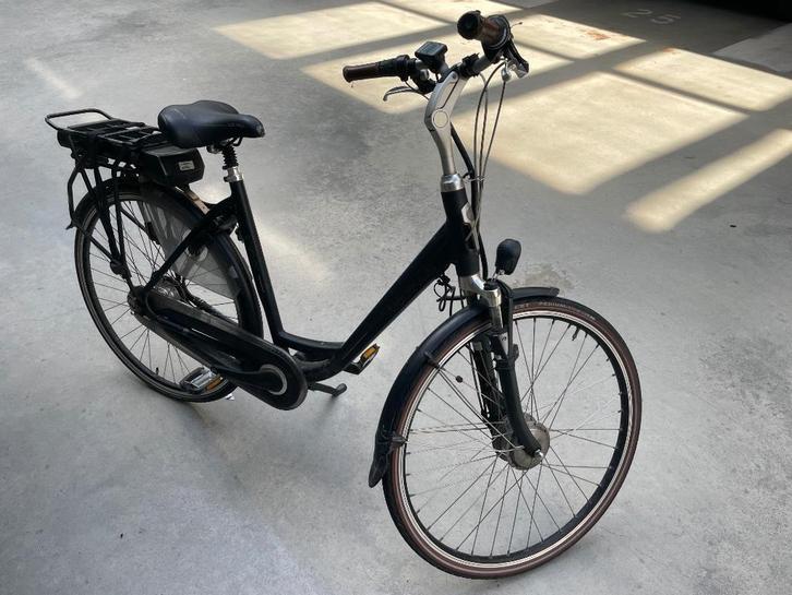 E-Bike. BATAVUS E-Go Matzwart. Opknapper of voor onderdelen, Fietsen en Brommers, Elektrische fietsen, Gebruikt, Batavus, 51 tot 55 cm