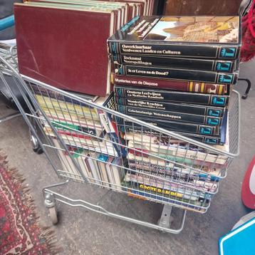 20 dozen boeken allerlei onderwerpen ZSM WEG! beschikbaar voor biedingen