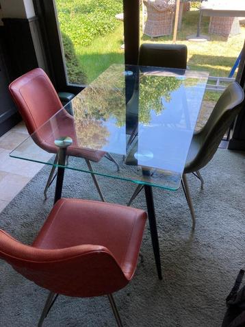 Moderne Eethoek. beschikbaar voor biedingen