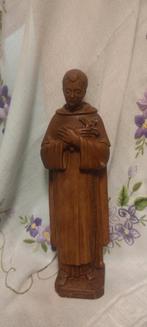 125 Oud gipsen beeld van Mannelijke Heilige met kruis, Ophalen of Verzenden, Zo goed als nieuw, Beeld(je), Christendom | Katholiek