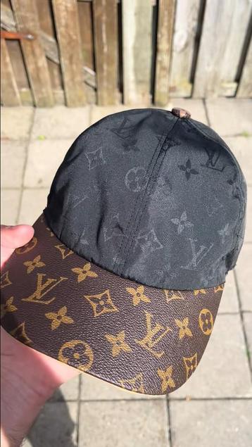 Louis Vuitton Get Ready Cap Monongram maat L winkelmodel beschikbaar voor biedingen