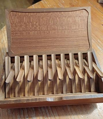Sigaretten doos hout, vintage  beschikbaar voor biedingen