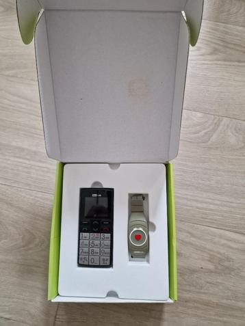 Maxcom MM715BB senioren telefoon met SOS-armband beschikbaar voor biedingen