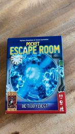 Pocket escape room - De tijd vliegt, Hobby en Vrije tijd, Gezelschapsspellen | Kaartspellen, Ophalen of Verzenden, Zo goed als nieuw