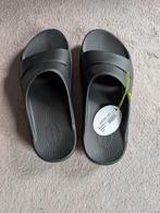 Oofos slippers maat 44. Nieuw., Slippers, Oofos, Zwart, Nieuw