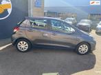 Toyota Yaris 1.5 Full Hybrid Dynamic, Gebruikt, Bruin, Bedrijf, Yaris