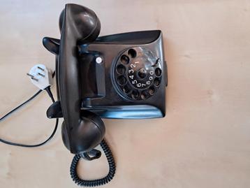 Vintage bakelieten telefoon beschikbaar voor biedingen