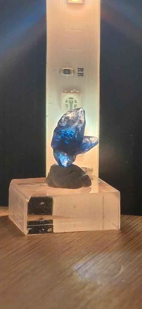 Royal blue Ruwe Saffier Kristal 4.5ct TOP KWALITEIT!, Verzamelen, Mineralen en Fossielen, Mineraal, Ophalen of Verzenden