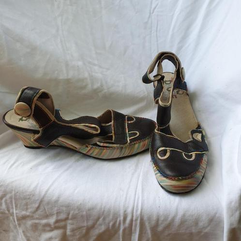 leuke vrolijke sandalen met sleehak. Mt 40. Merk DKode, Kleding | Dames, Schoenen, Zo goed als nieuw, Sandalen of Muiltjes, Ophalen of Verzenden