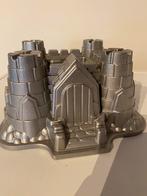 Nordic Ware bakvorm bakblik kasteel, Hobby en Vrije tijd, Taarten en Cupcakes maken, Ophalen of Verzenden, Zo goed als nieuw, Taarten