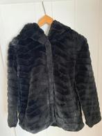 Zwart Jasje - Imitatie Bont met Capuchon - M, Maat 38/40 (M), Zwart, Ophalen of Verzenden, Zo goed als nieuw
