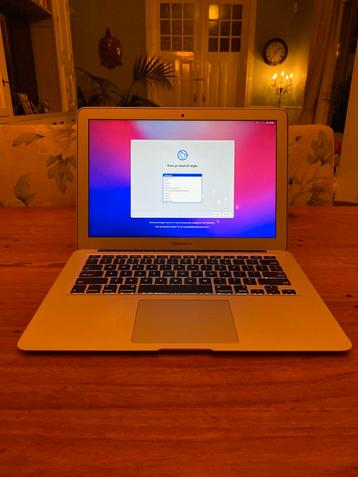 Apple MacBook Air 13-inch 2017 (1.8Ghz i5, 8GB, 480GB SSD) beschikbaar voor biedingen