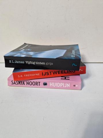 Stapel Boeken - Complete Set beschikbaar voor biedingen