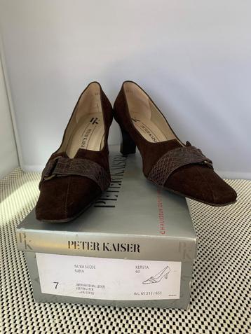 Peter Kaiser maat 40,5 Parmantige bruine suède pumps. beschikbaar voor biedingen