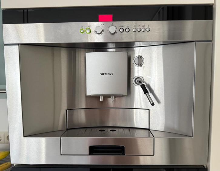 Siemens inbouw koffieautomaat TK68E571, Witgoed en Apparatuur, Koffiezetapparaten, Gebruikt, Koffiebonen, Koffiemachine, Afneembaar waterreservoir