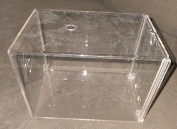 Plastic kweekkooi voor in aquarium  beschikbaar voor biedingen