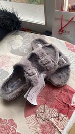 Nieuwe grijze slippers - maat 40, Ophalen of Verzenden, Nieuw, Grijs, Slippers