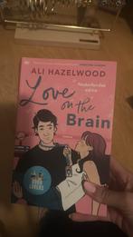 Love on the brain ali hazelwood NL, Ophalen of Verzenden, Zo goed als nieuw