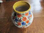 Oud, bijzonder, handbeschilderd bloemenvaasje, is 16 cm hoog, Antiek en Kunst, Antiek | Keramiek en Aardewerk, Ophalen of Verzenden
