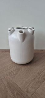 Hema Tulpenvaas Ø18.5x22cm - wit, Huis en Inrichting, Woonaccessoires | Vazen, Ophalen, Wit, Aardewerk of Porselein, Nieuw