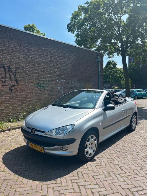Peugeot 206 1.6 cc cabrio, weinig km's, nw apk & carplay, Auto's, Peugeot, Particulier, Benzine, D, Cabriolet, Handgeschakeld