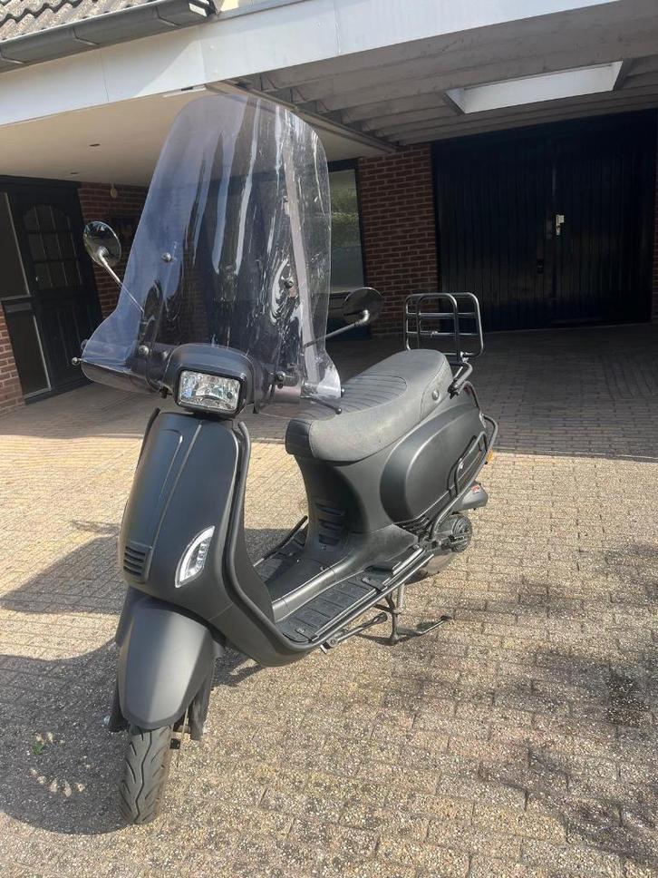 Scooter Senzo RivaLux S Special Matzwart, Fietsen en Brommers, Scooters | Vespa, Zo goed als nieuw, Overige modellen, Maximaal 45 km/u