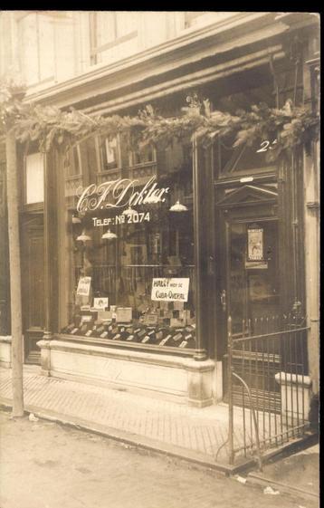 Utrecht, FOTOKAART Winkeletalage C.F. Dokter, ca. 1915 beschikbaar voor biedingen