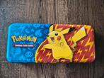 Pokémon pencil tin, Ophalen of Verzenden, Zo goed als nieuw, Meerdere kaarten