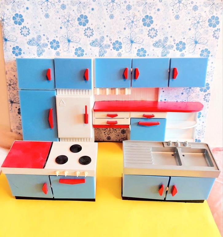 Poppenhuis keuken jaren 50 60 vintage Modella retro 1:10, Verzamelen, Poppenhuizen en Toebehoren, Zo goed als nieuw, Gebruiksvoorwerp
