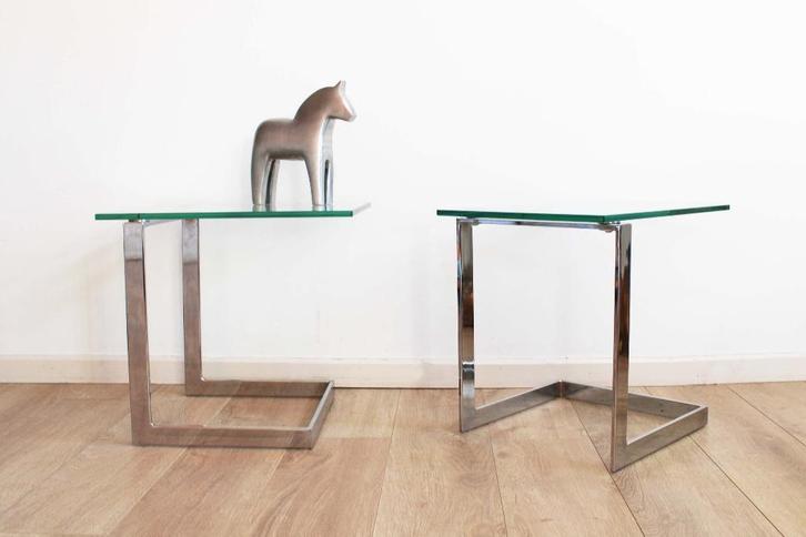 2 glazen vintage tafeltjes - Gebra. Retro nachtkastjes, Huis en Inrichting, Slaapkamer | Nachtkastjes, Gebruikt, Minder dan 55 cm