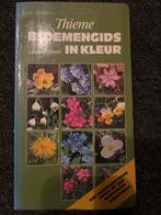 Thieme Bloemengids in Kleur - Lippert/Podlech, Boeken, Ophalen of Verzenden, Gelezen, Bloemen, Planten en Bomen