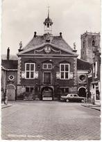 Middelharnis (ZH) gemeentehuis 1967. mooie auto voor de deur, Verzenden, 1960 tot 1980, Gelopen, Zuid-Holland