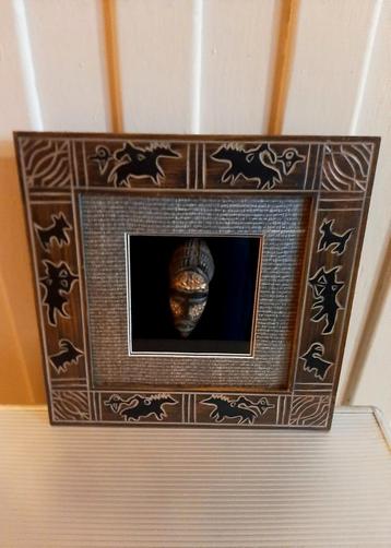 Afrikaanse Maskers Achter Glas - Nieuwstaat beschikbaar voor biedingen