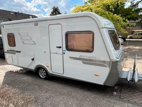 ERIBA NOVA 465 ISABELLA VOORTENT CARBON STOKKEN, Caravans en Kamperen, Caravans, Particulier, tot en met 4, 1000 - 1250 kg, Rondzit
