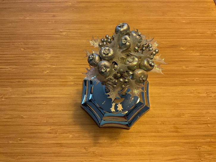 Kaarzenstandaard met plastic krans voor om de kaars, Diversen, Kerst, Zo goed als nieuw, Ophalen of Verzenden